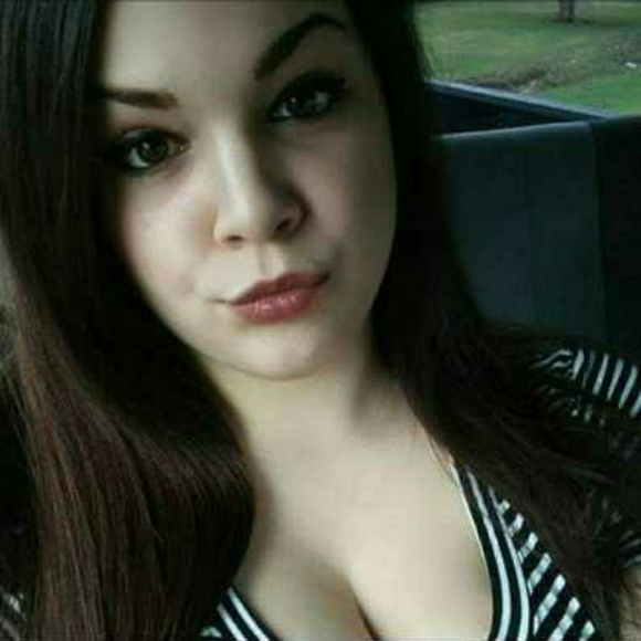 Meet your Posher, Hannah - Picture 1 of 1